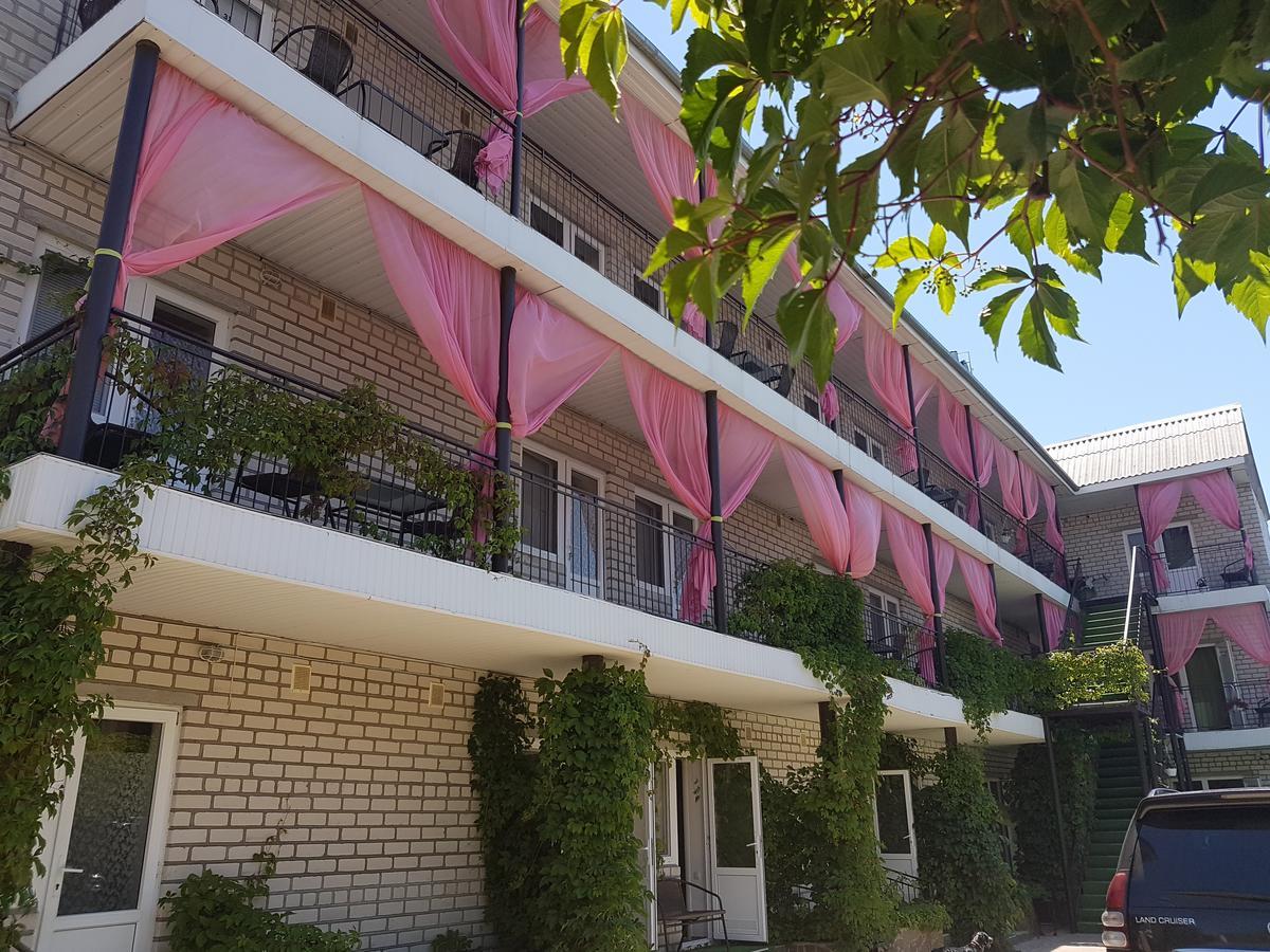 Hotel Flamingo Zaliznyy Port Exterior photo