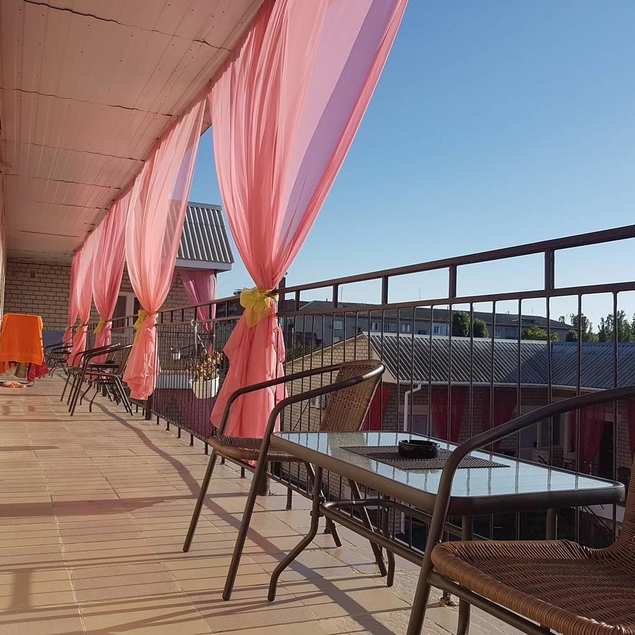 Hotel Flamingo Zaliznyy Port Exterior photo